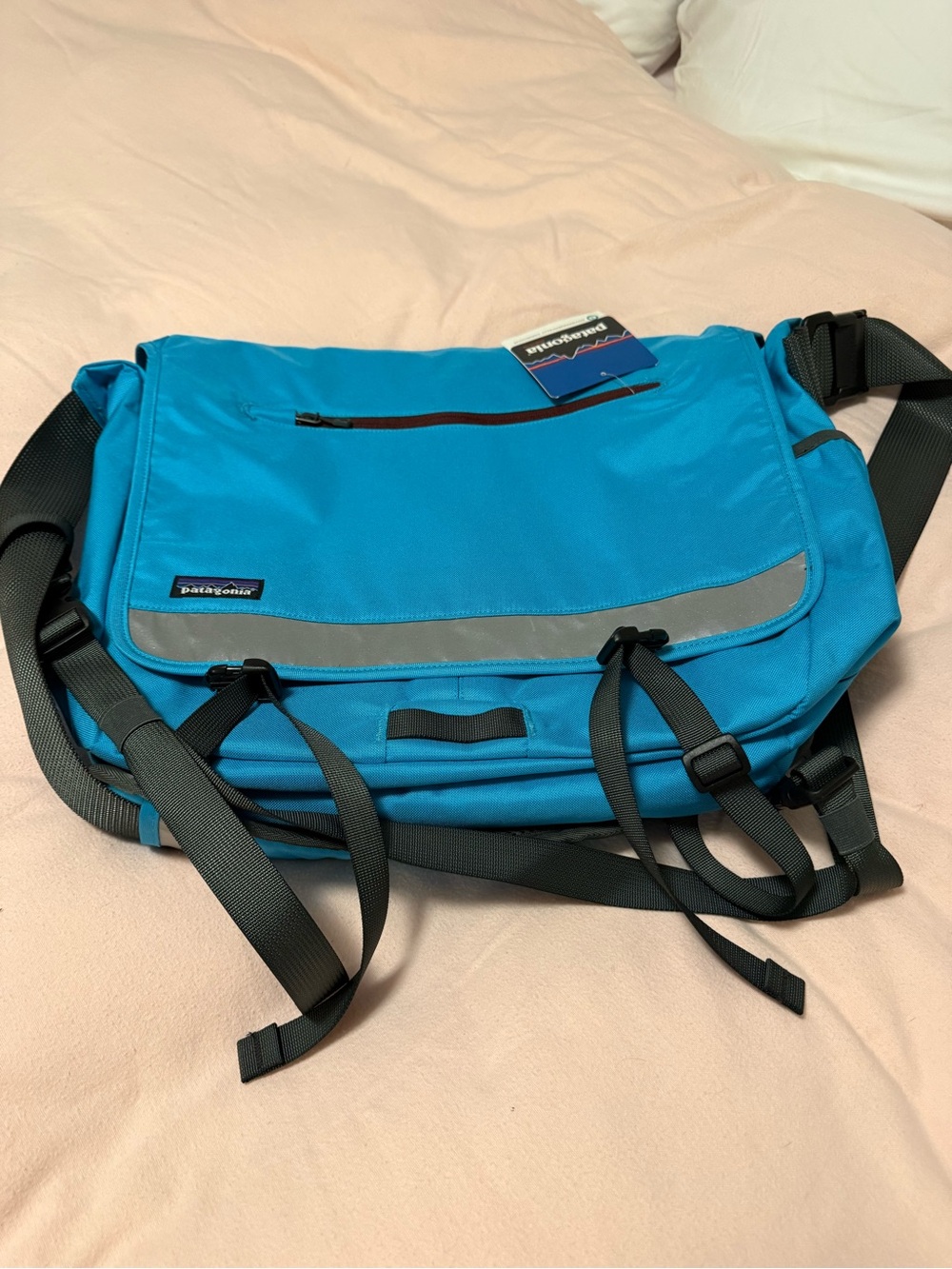 New w tags Patagonia turquoise Half Mass messenger bag w computer padded sleeve